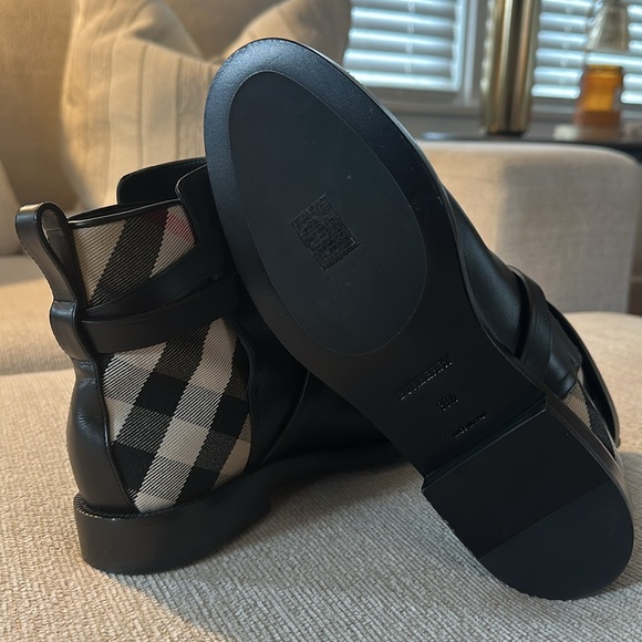 NWOT Burberry Women’s Check and Leather Boots 🇬🇧 - Picture 5 of 9